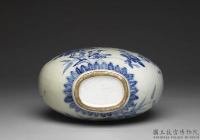 图片[2]-Flask with flower and bird decoration in underglaze blue, Qing dynasty (1644-1911)-China Archive